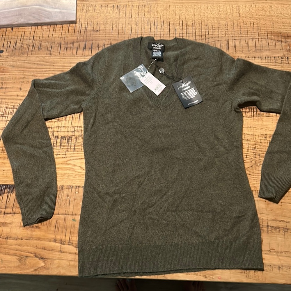 Hunter green, Lord & Taylor, cashmere sweater, size small